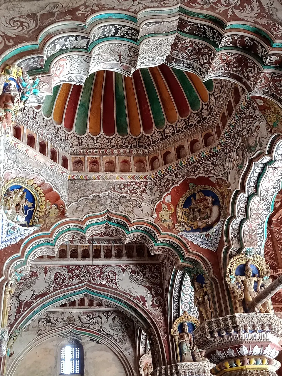 Painted ceiling and pillars in the Thanjavur Maratha Palace
